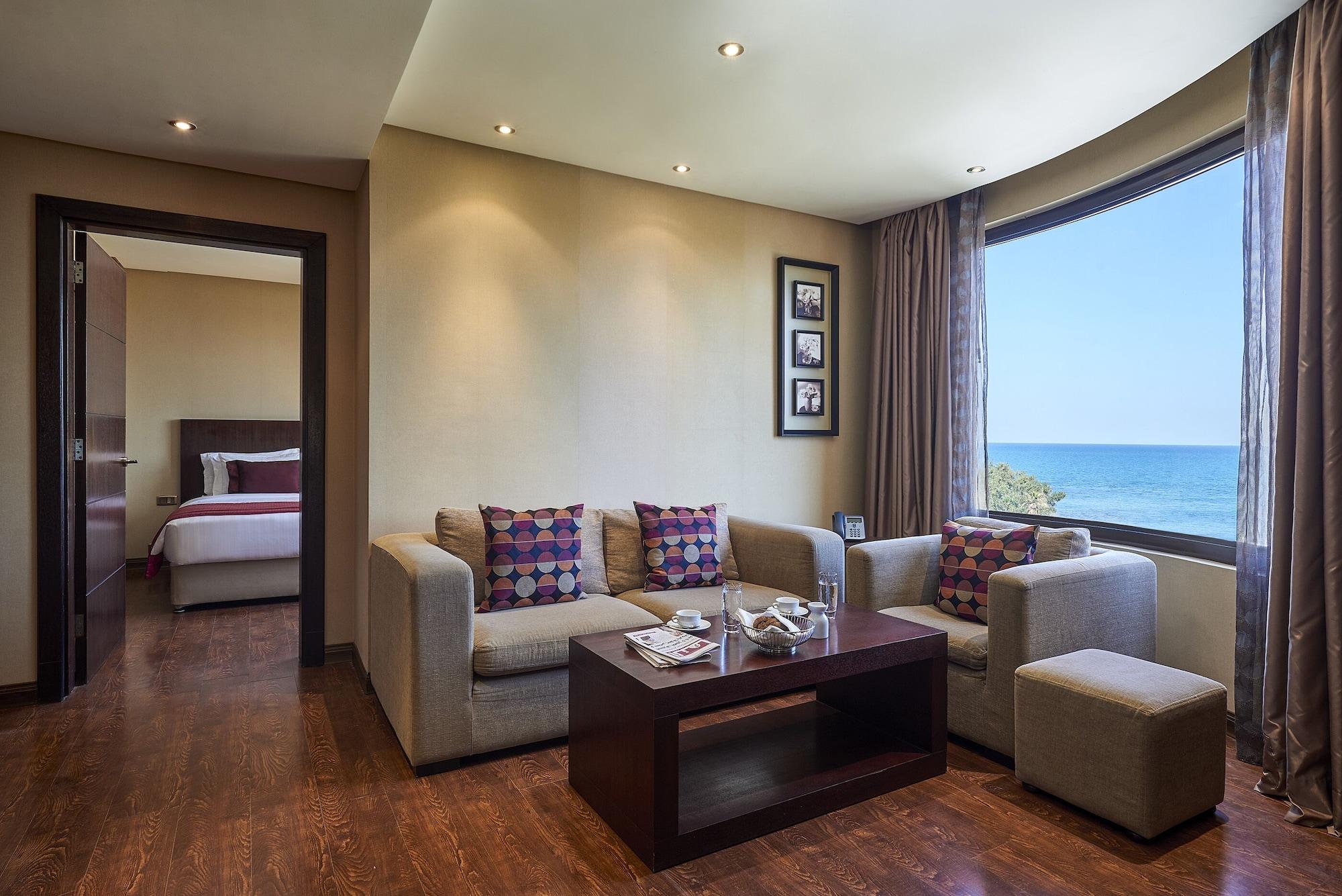 Safir Fintas Hotel Kuwait Kuwait City Exterior foto Suite at the Hilton Alexandria Golf Resort