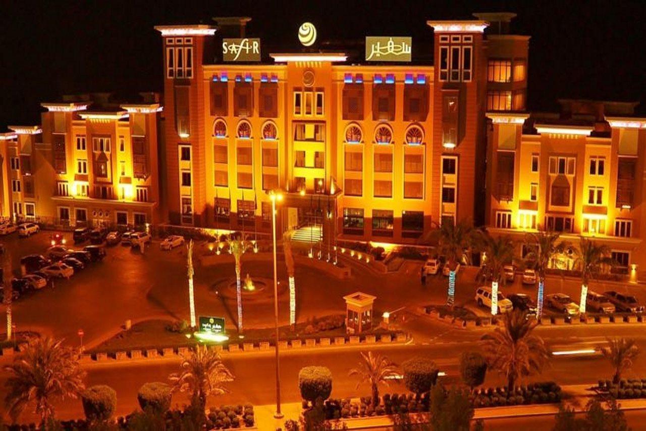 Safir Fintas Hotel Kuwait Kuwait City Exterior foto The station at night