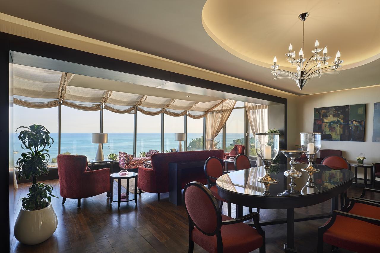 Safir Fintas Hotel Kuwait Kuwait City Exterior foto The Club Lounge at the Four Seasons Hotel, Istanbul